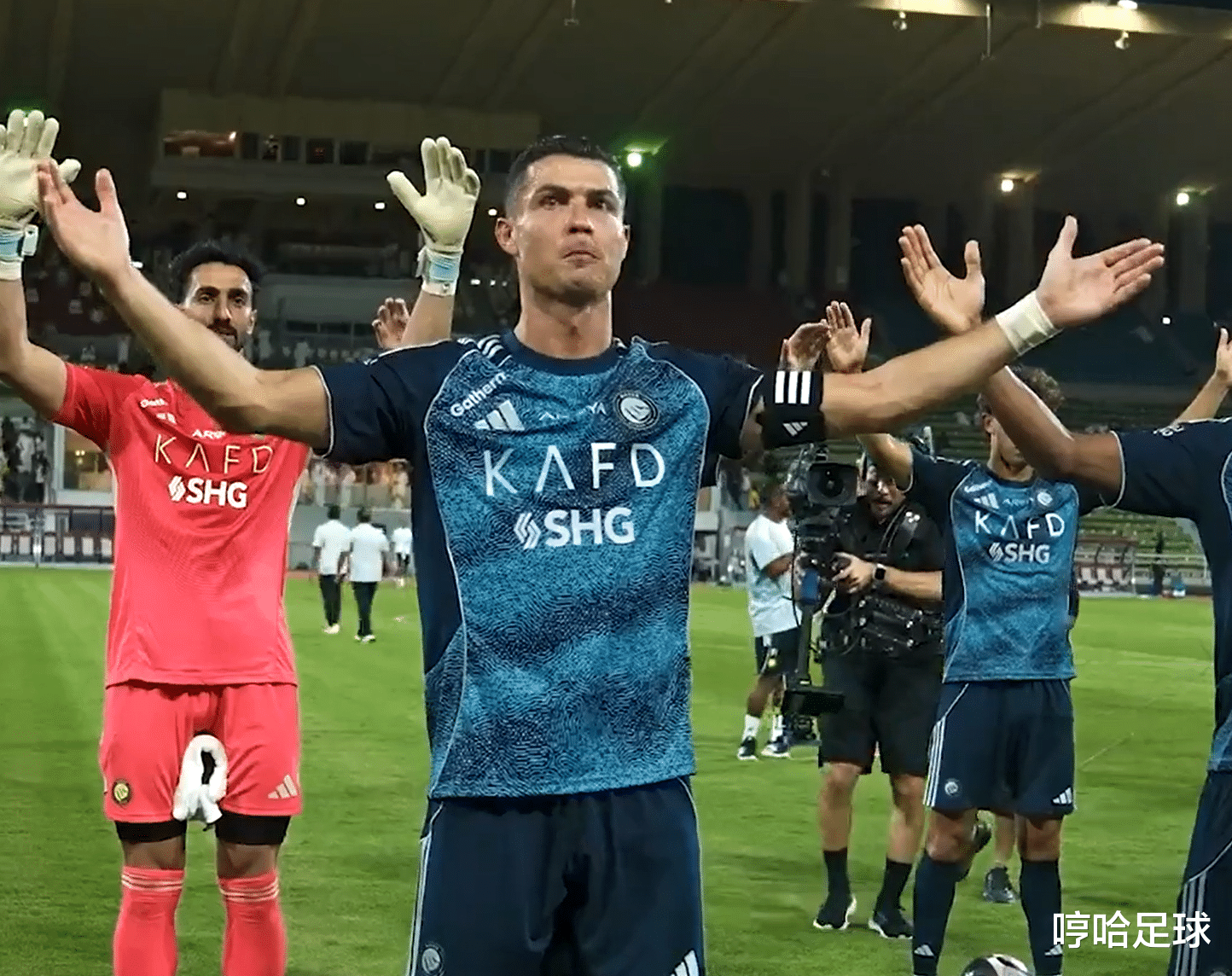 南宫体育-C罗在加拿大队比赛中出色发挥，战术调整引发热议！热度持续攀升的简单介绍