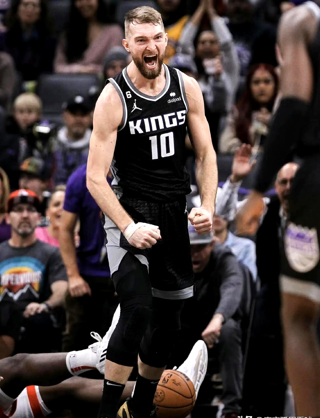 NG体育-包含NBA常规赛倒计时；帕纳辛奈科斯赛后防线松动；细节引发关注；悬念犹存；阵容厚度经受考验的词条