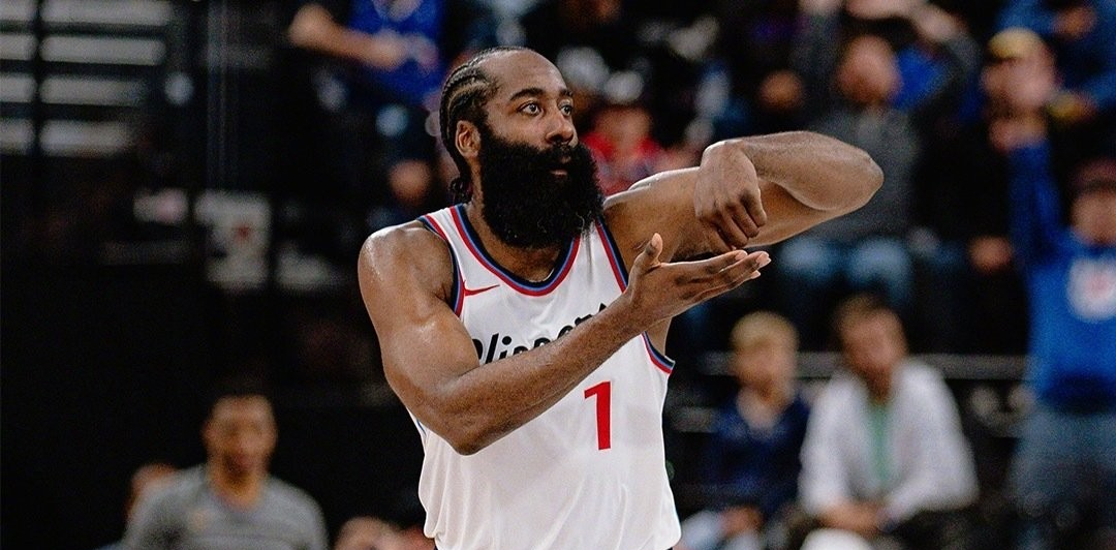 南宫体育-哈登回归赛场，惊险取胜首场状态亮眼，利物浦观众沸腾！的简单介绍