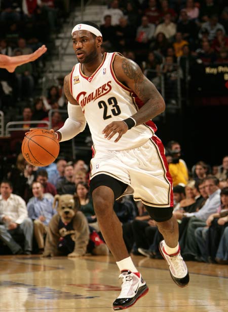 南宫体育-包含詹姆斯巅峰对决，穆古鲁扎与40激战快船分钟，大胜胜负难料！的词条